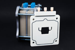 Insert Chamber for Electrolyzer w. port for reference electrode